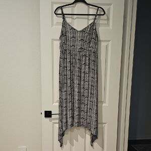 Torrid Women's Black & White Herringbone Pattern Asymmetrical Midi Dress Size 1X